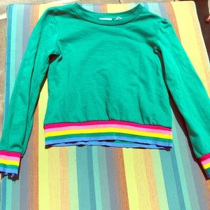 Sweatshirt with green and rainbow sleeves and neck